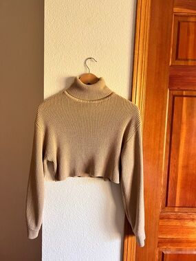 H&M Cropped Ribbed Turtleneck Sweater in Beige